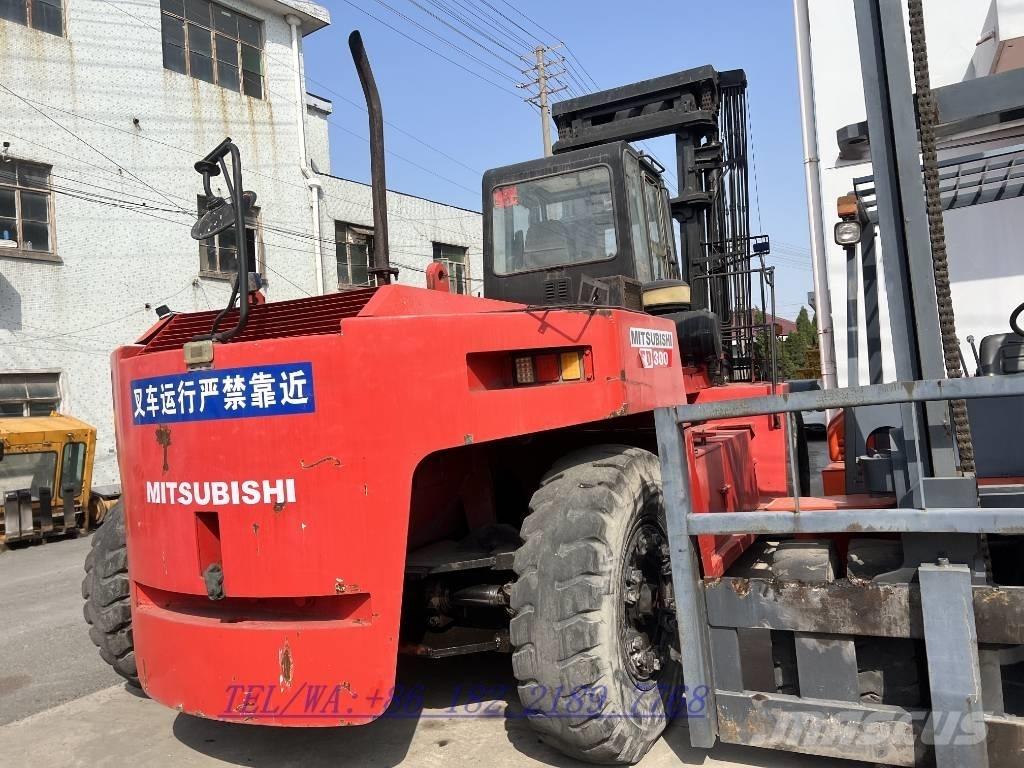 Mitsubishi FD300 Teleskopiskie manipulatori