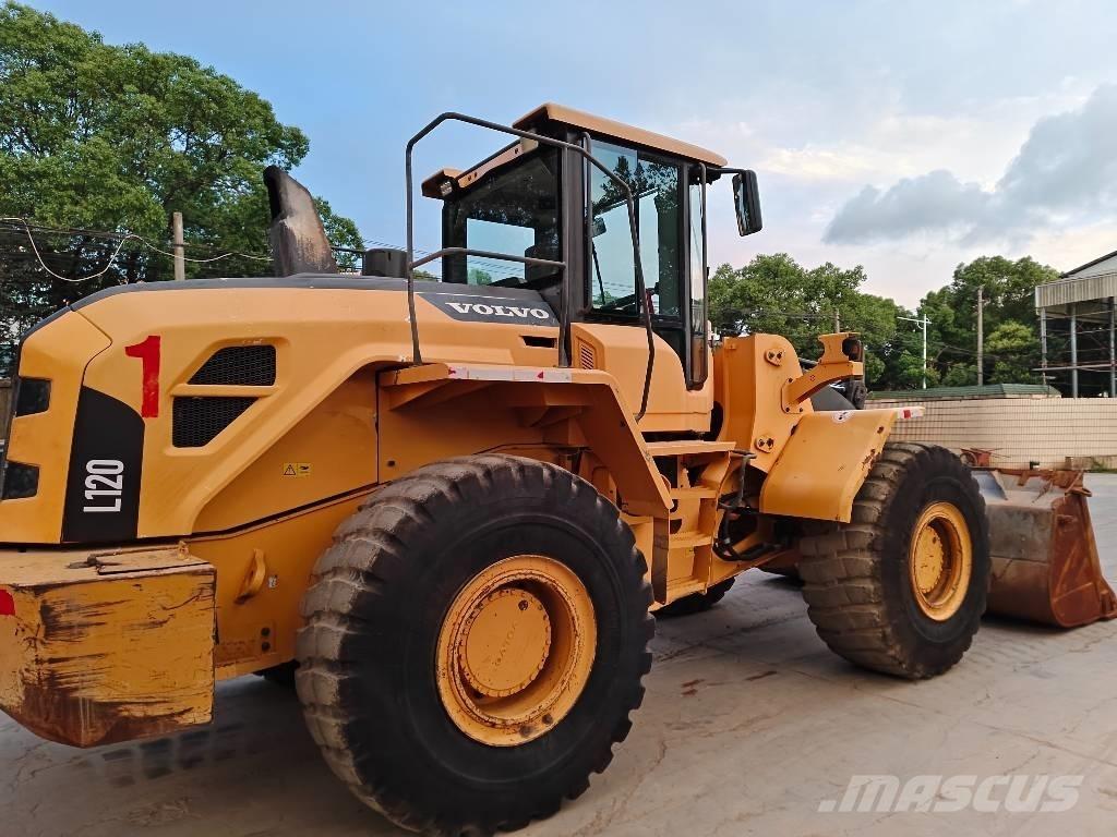 Volvo L 120 Iekrāvēji uz riteņiem