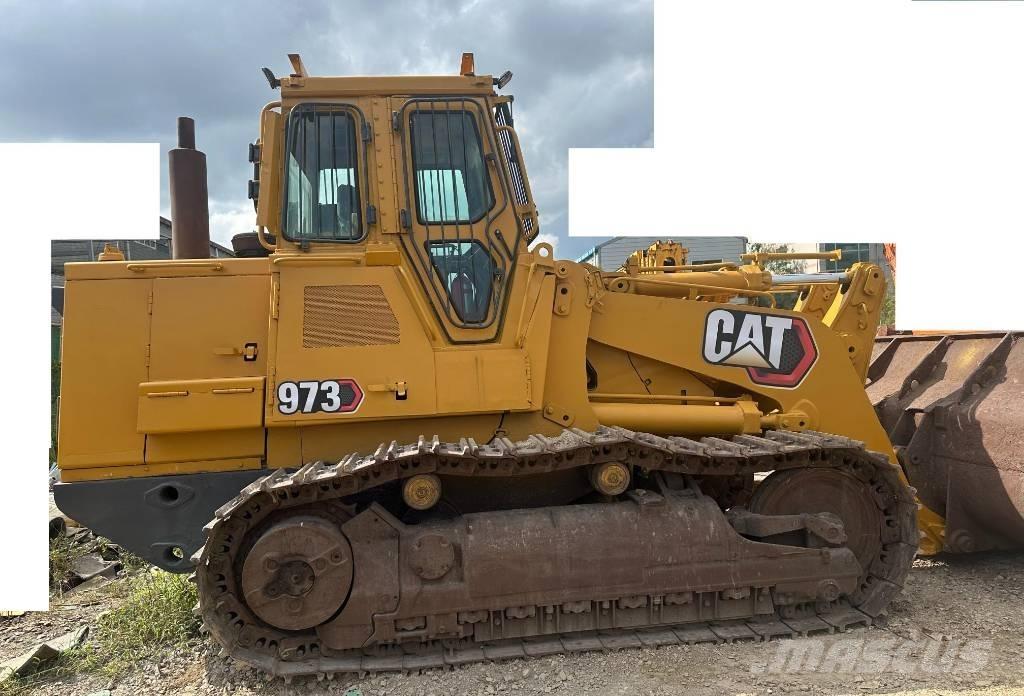 CAT 973 Iekrāvēji uz riteņiem