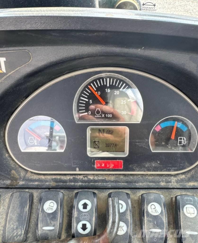 CAT 420 F Ekskavatori-iekrāvēji
