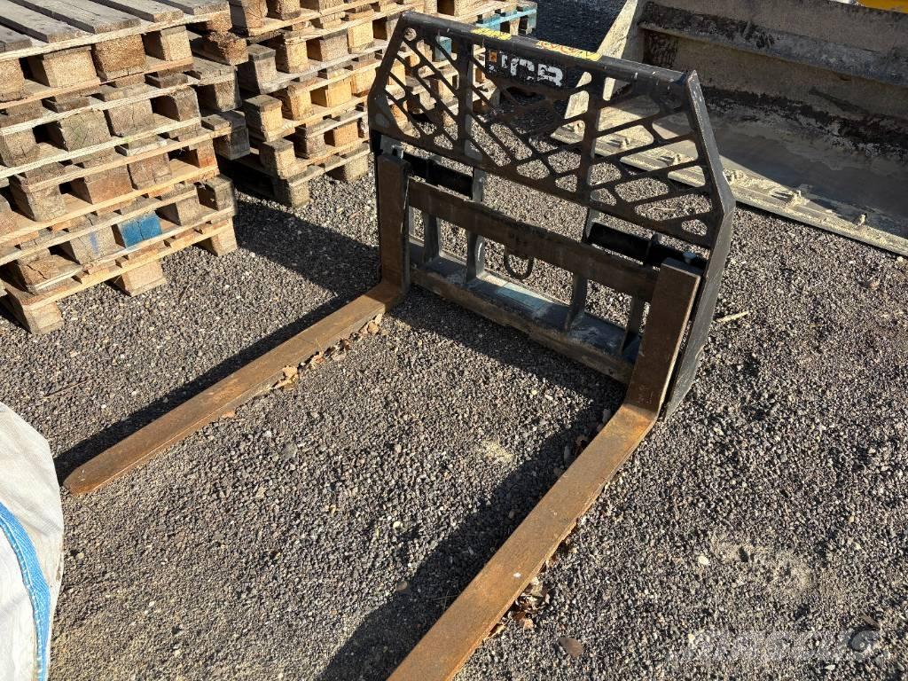 JCB 250 T4 Mini iekrāvēji