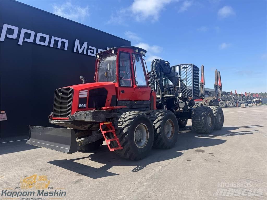Komatsu 895 Forvarderi
