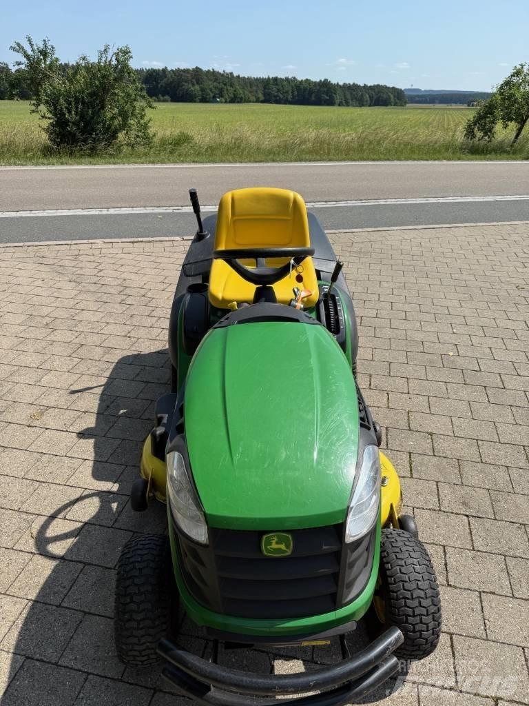 John Deere X 155 R Mauriņa traktors