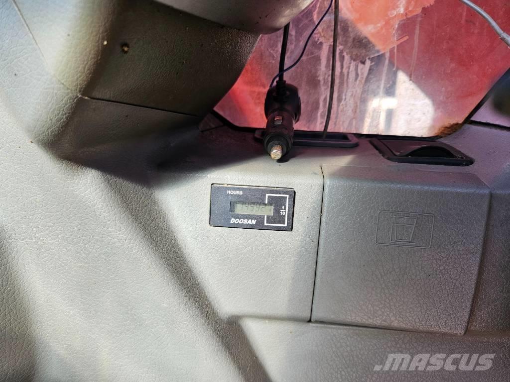 Doosan DX 210 W Ekskavatori uz riteņiem