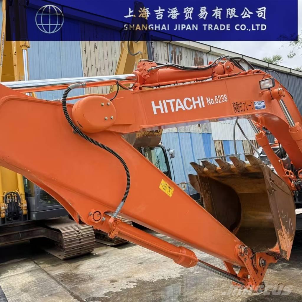 Hitachi ZX 135 Kāpurķēžu ekskavatori