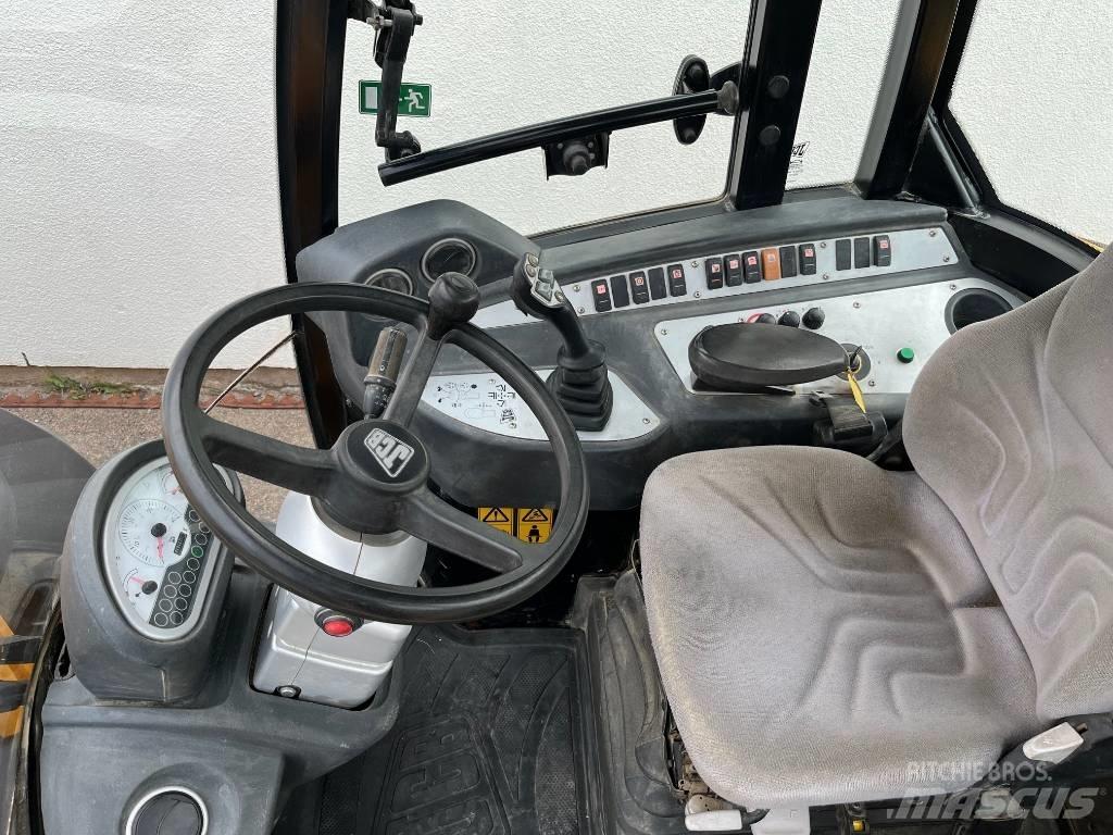 JCB TM 220 Teleskopiskie manipulatori