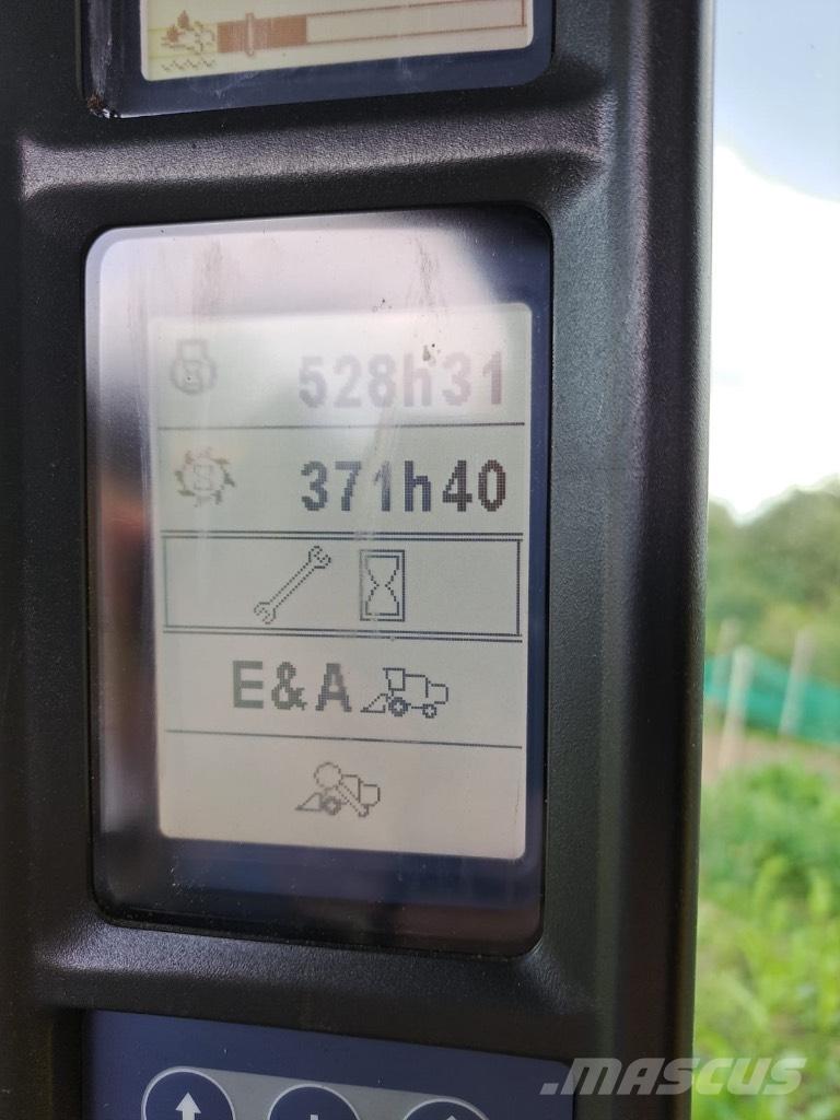 New Holland TC 5.90 Ražas novākšanas kombaini