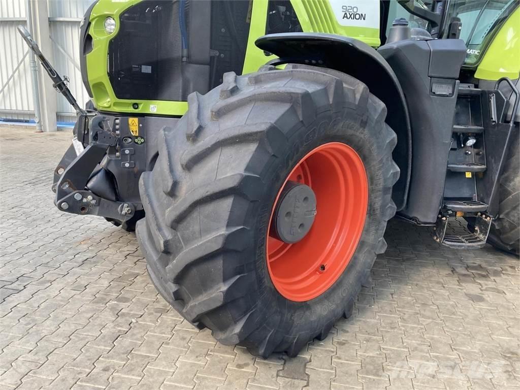 CLAAS Axion 920 Traktori