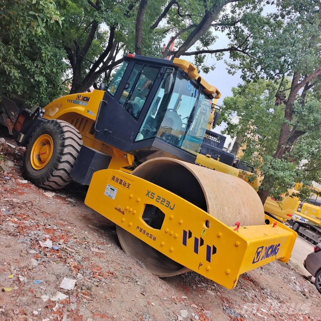 XCMG XS 223  J Vienvalča grunts veltņi