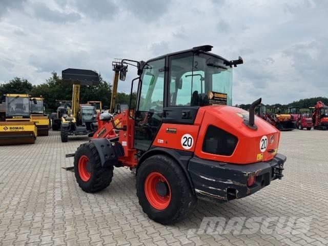 Kubota R 090 Iekrāvēji uz riteņiem