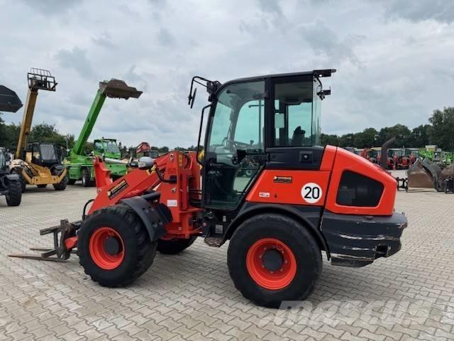 Kubota R 090 Iekrāvēji uz riteņiem