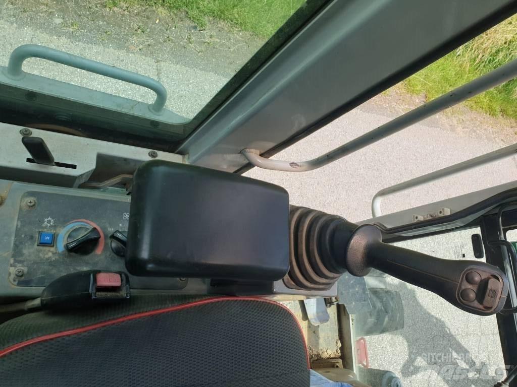 Takeuchi TB175W Ekskavatori uz riteņiem