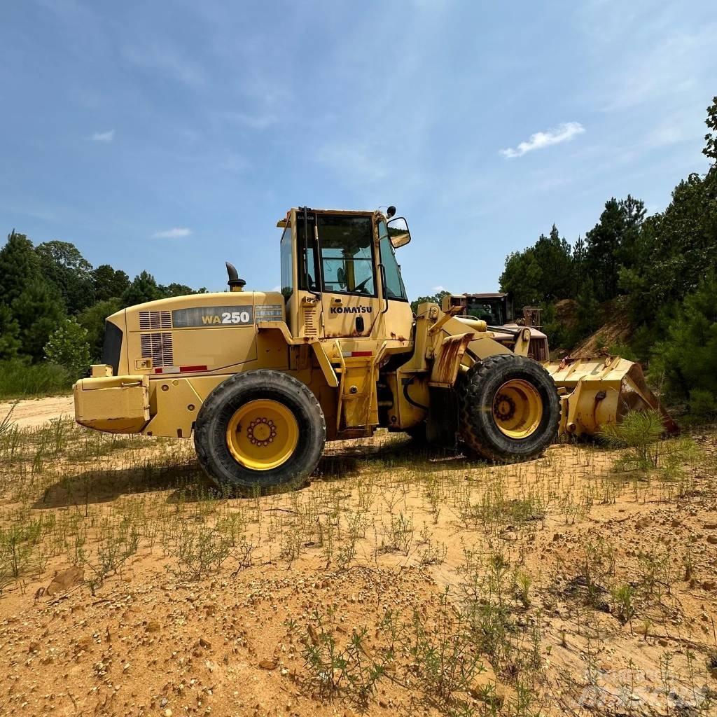 Komatsu WA 250 L-5 Iekrāvēji uz riteņiem