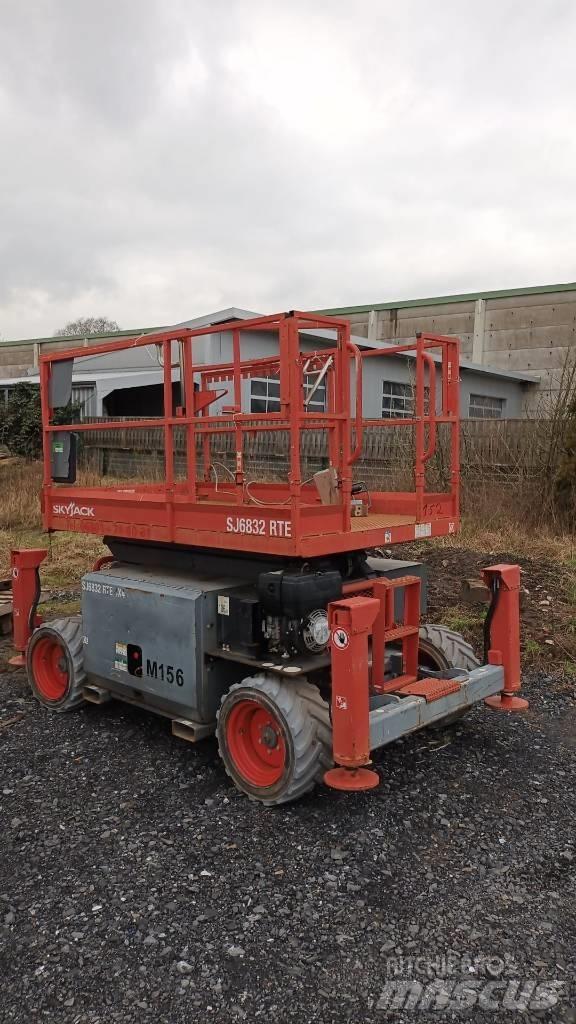 SkyJack SJ 6832 RTE Šķerveida pacēlāji