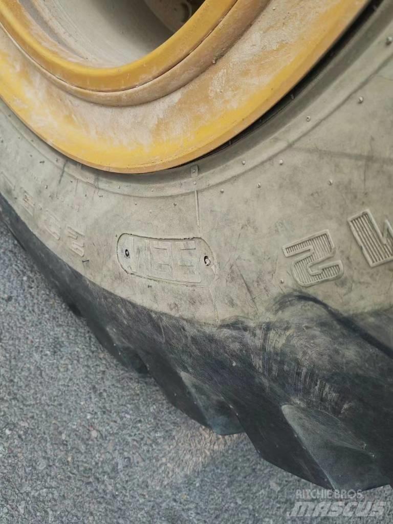 SEM 655D Iekrāvēji uz riteņiem
