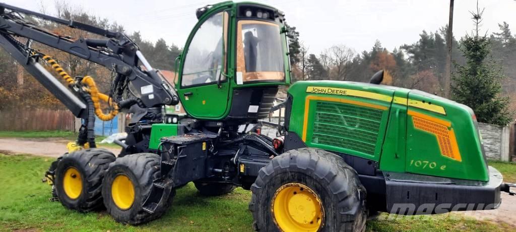 John Deere 1070 E Harvesteri