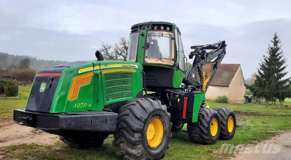 John Deere 1070 E Harvesteri