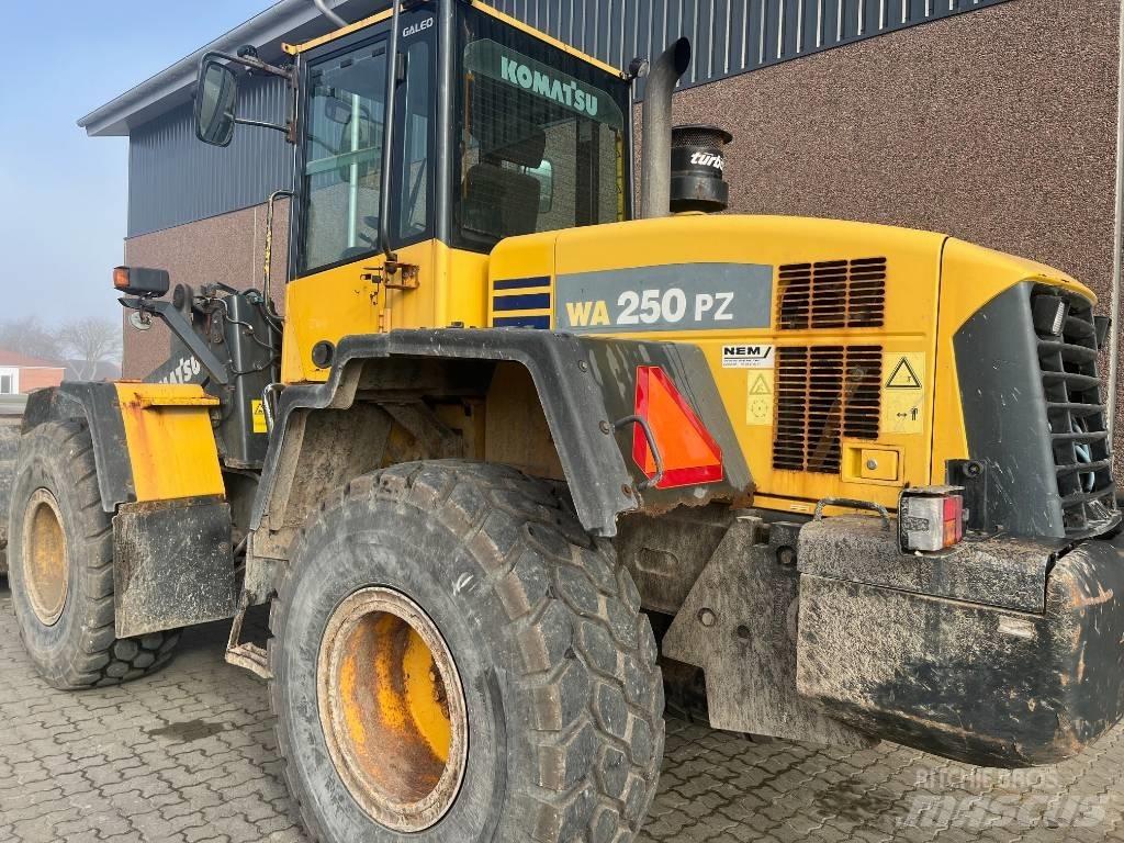 Komatsu WA 250 PZ-5 Iekrāvēji uz riteņiem