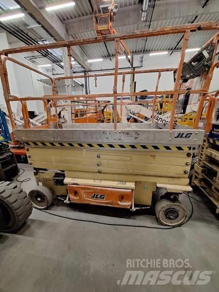 JLG 3246 ES Šķerveida pacēlāji