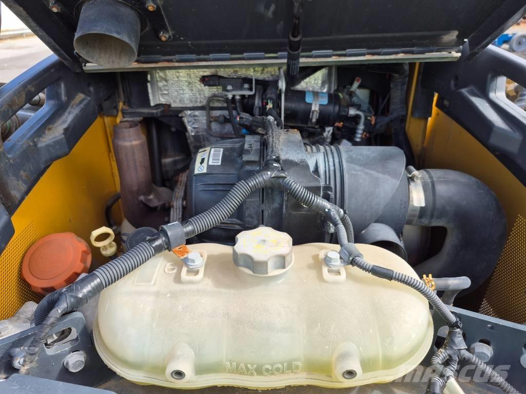 John Deere 320 Lietoti riteņu kompaktiekrāvēji