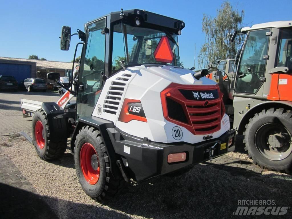Bobcat L85 Lietoti riteņu kompaktiekrāvēji