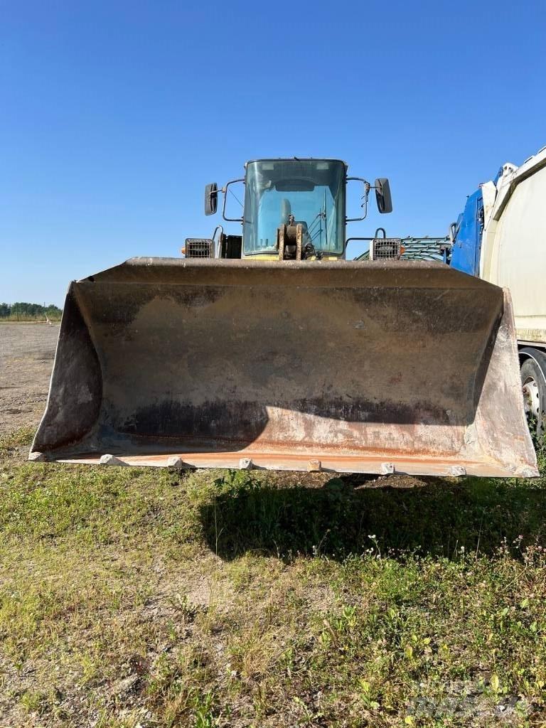 Komatsu WA 320 Iekrāvēji uz riteņiem