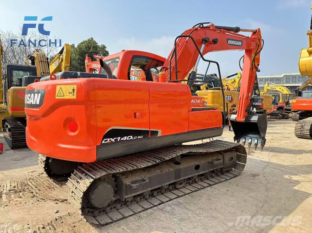 Doosan DX 140 Kāpurķēžu ekskavatori