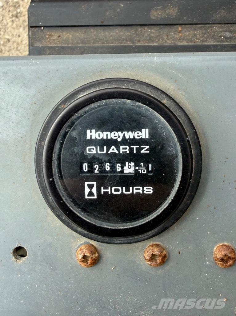 SkyJack SJ 4632 Šķerveida pacēlāji