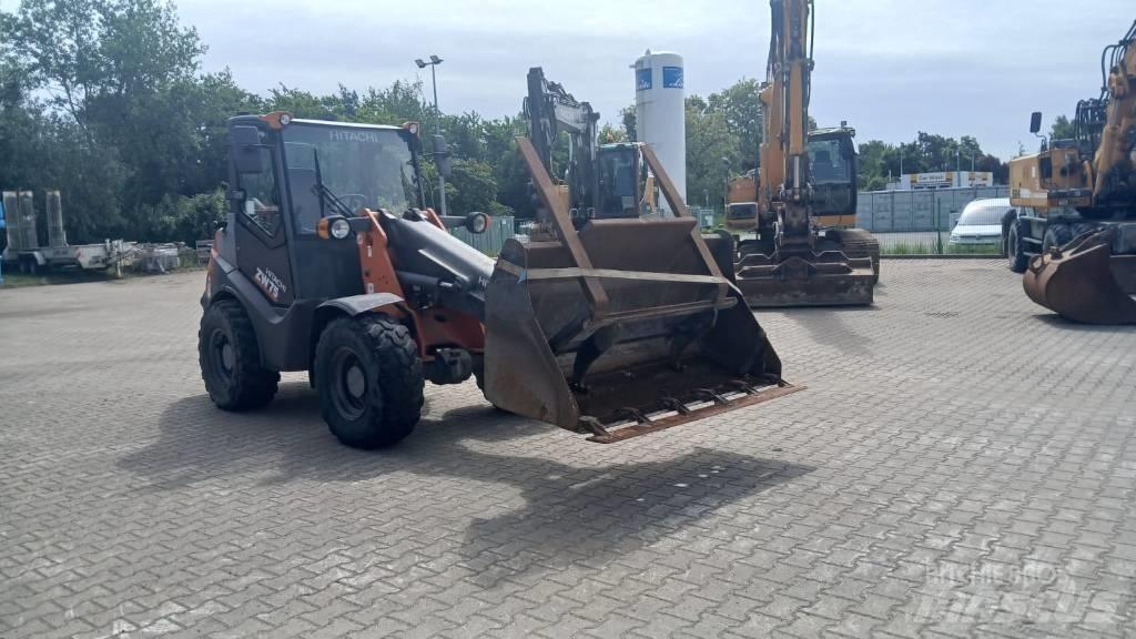 Hitachi ZW 75 Iekrāvēji uz riteņiem