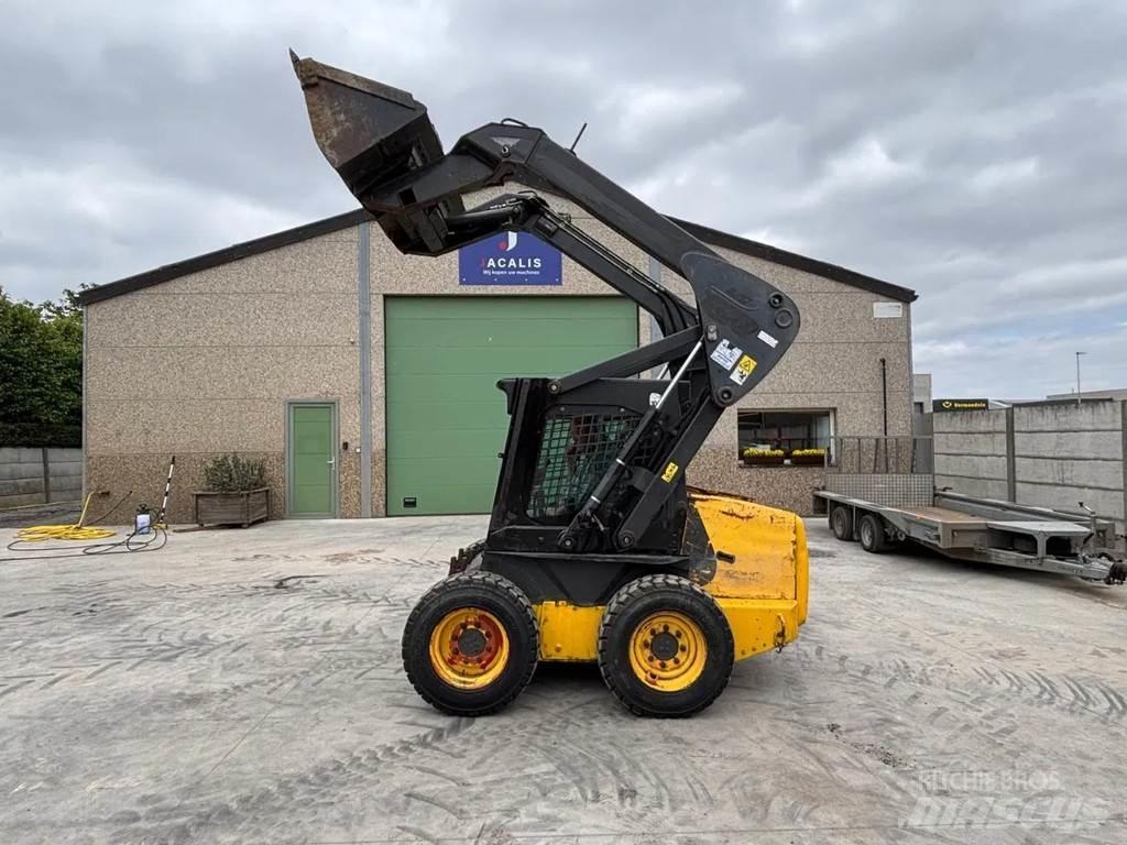 New Holland LS160 Lietoti riteņu kompaktiekrāvēji