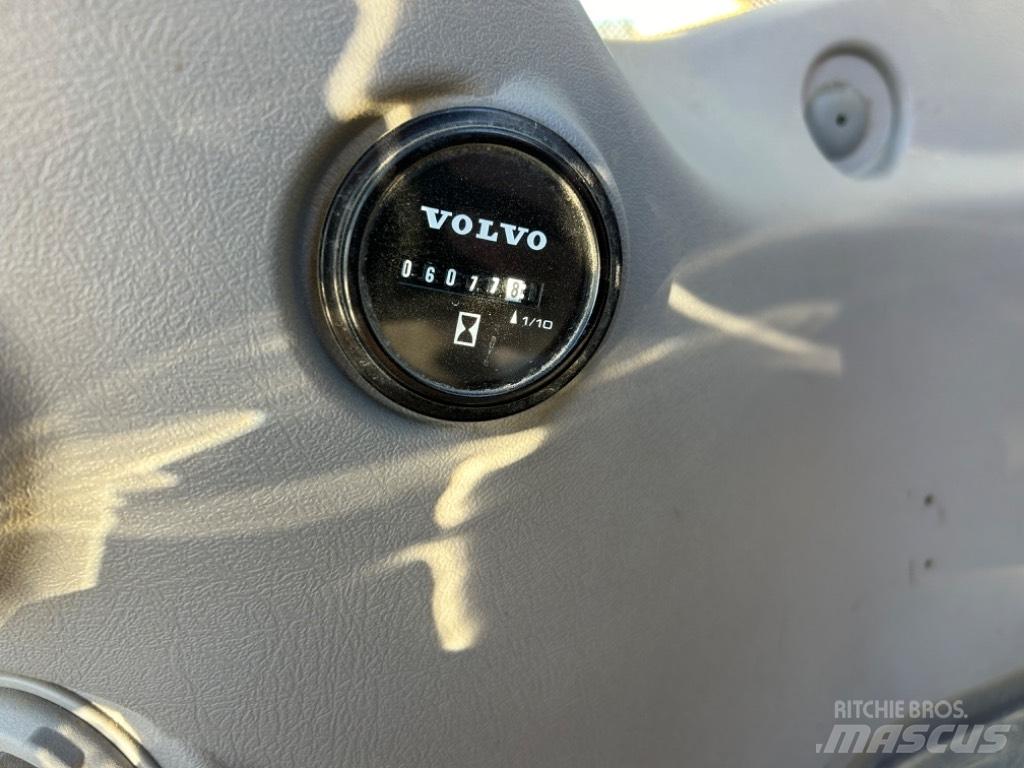 Volvo EC 220 DL Kāpurķēžu ekskavatori