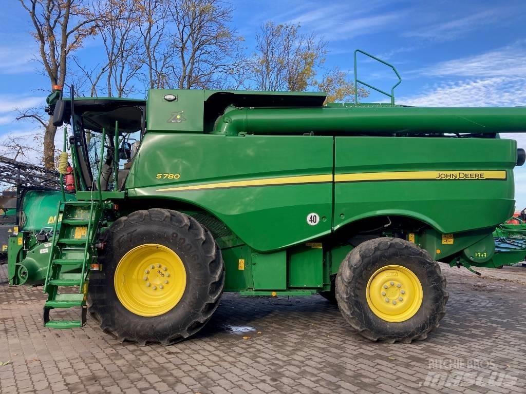 John Deere S 780 Ražas novākšanas kombaini