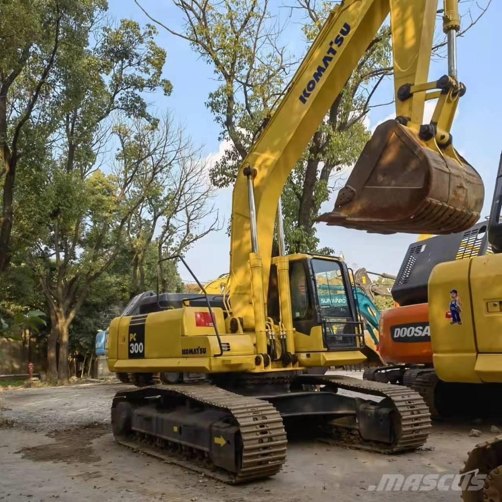 Komatsu PC 300 Kāpurķēžu ekskavatori