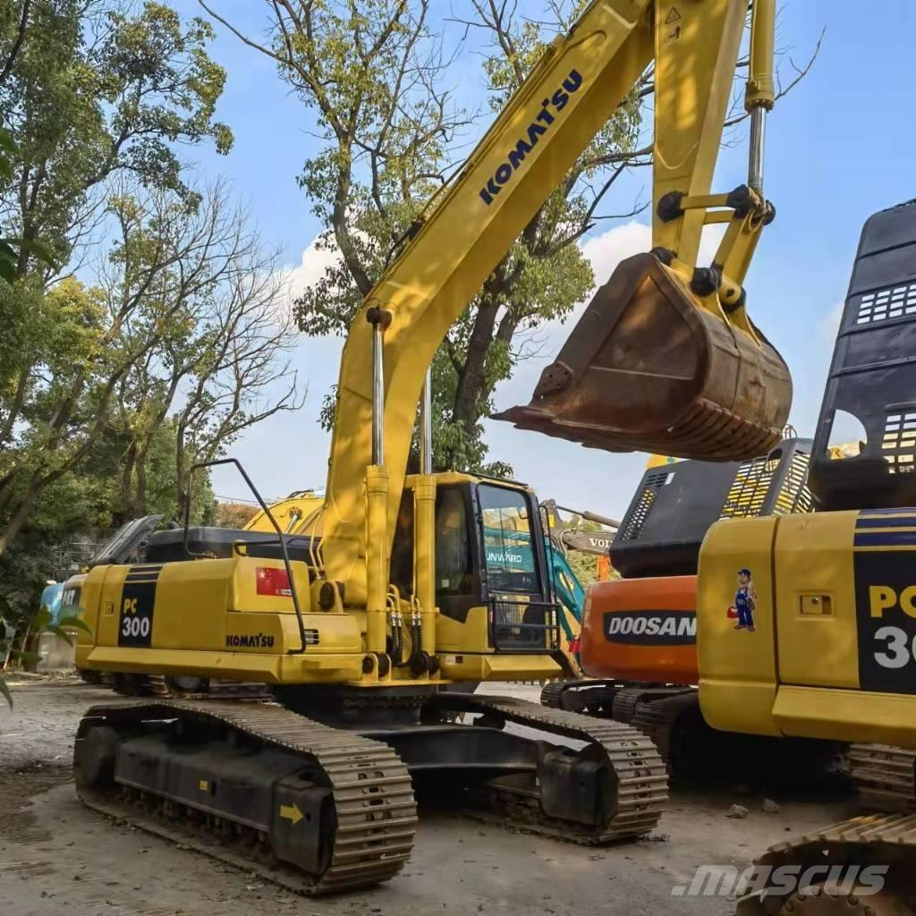 Komatsu PC 300 Kāpurķēžu ekskavatori