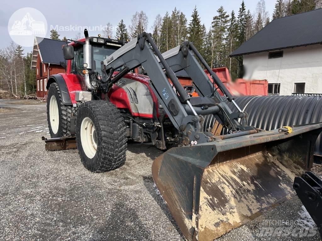 Valtra T 202 Traktori