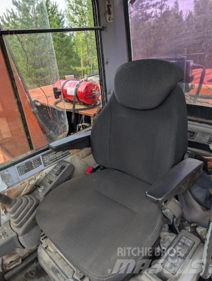 Hitachi EX100M-2 Kāpurķēžu ekskavatori