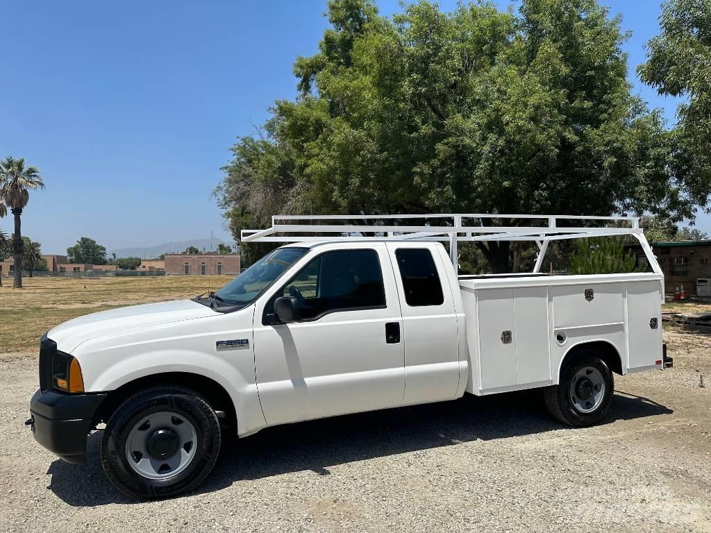 Ford F 250 Vieglais kravas automobilis/izkraušana no sāniem