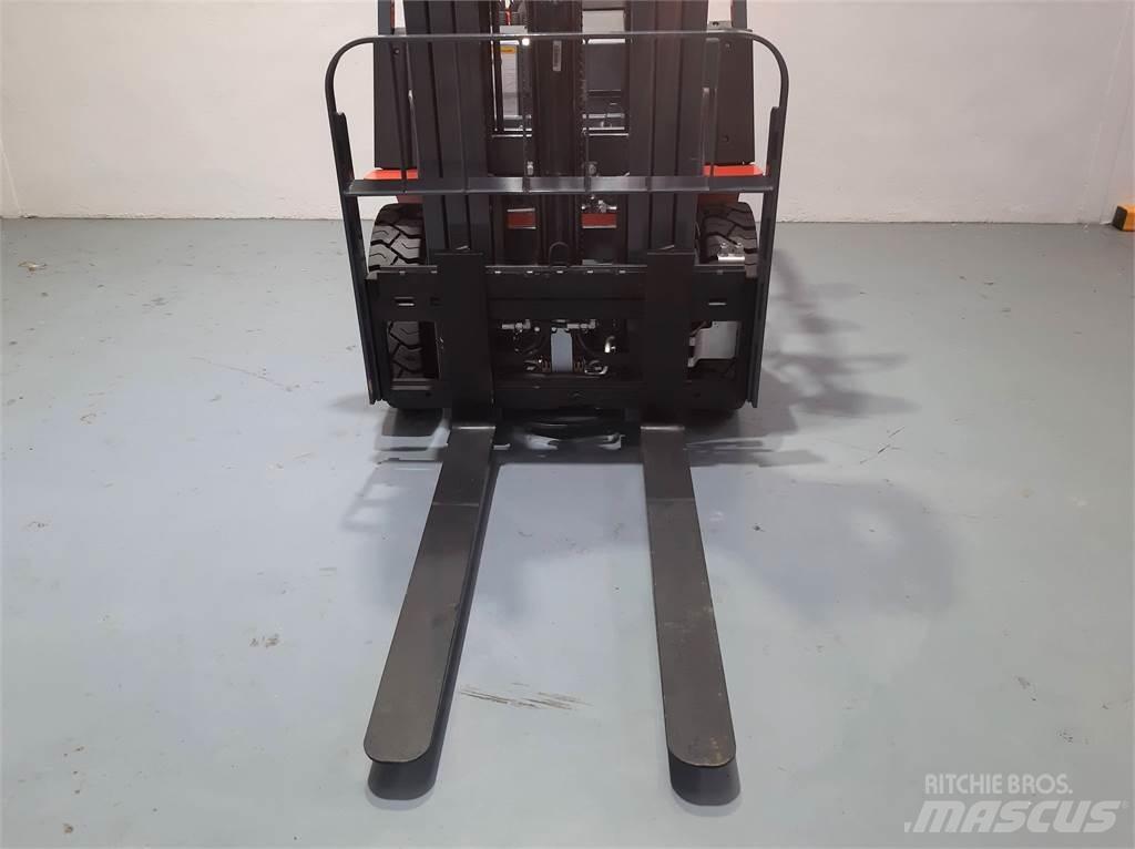 Heli CPCD25 XC26H Tehnika ar dīzeļa dzinēju