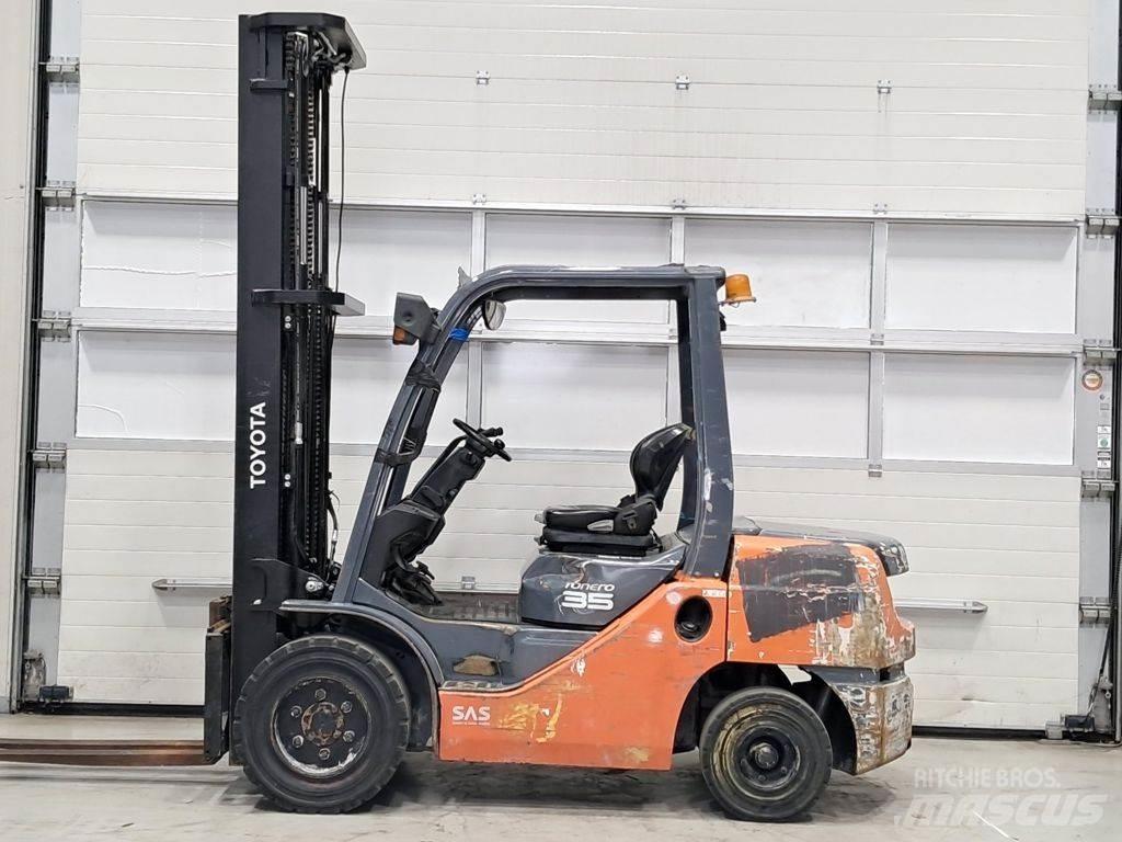 Toyota 02-8FDJF35 Tehnika ar dīzeļa dzinēju
