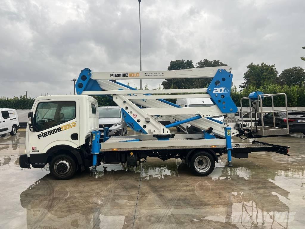 Nissan Socage 320 Pacēlāji uz automašīnas bāzes