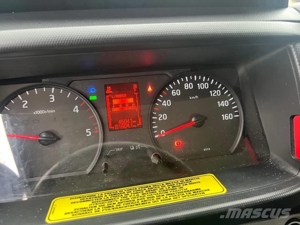 Nissan Socage 320 Pacēlāji uz automašīnas bāzes