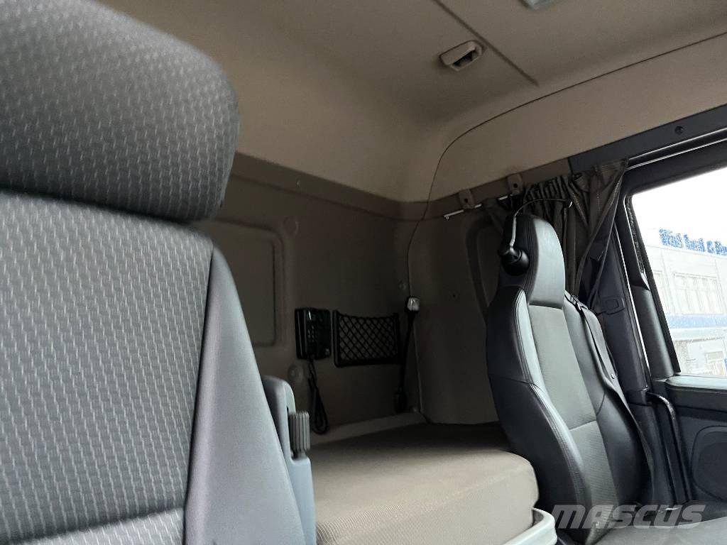 Scania R490 Treileri ar āķi