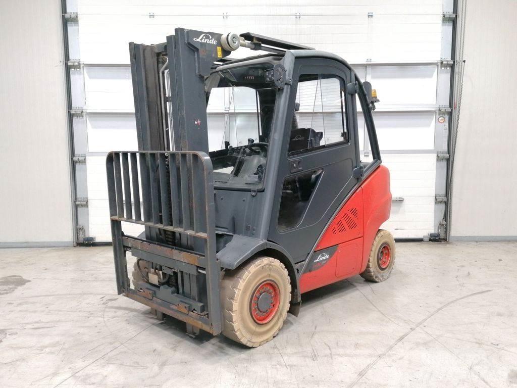 Linde H30D-02 Tehnika ar dīzeļa dzinēju