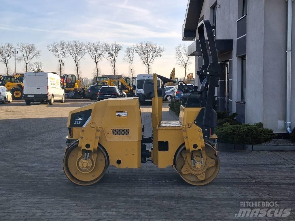 CAT CB 24 Divvalču grunts veltņi