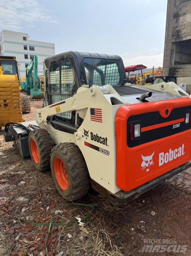 Bobcat S 550 Lietoti riteņu kompaktiekrāvēji
