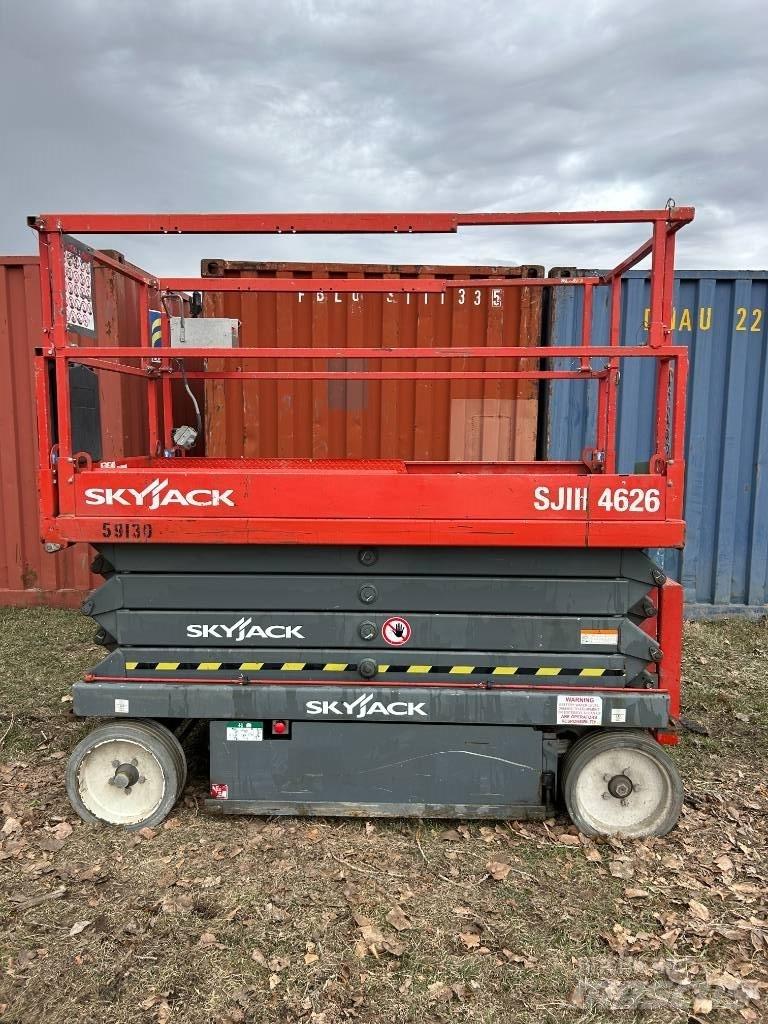 SkyJack SJ III 4626 Šķerveida pacēlāji