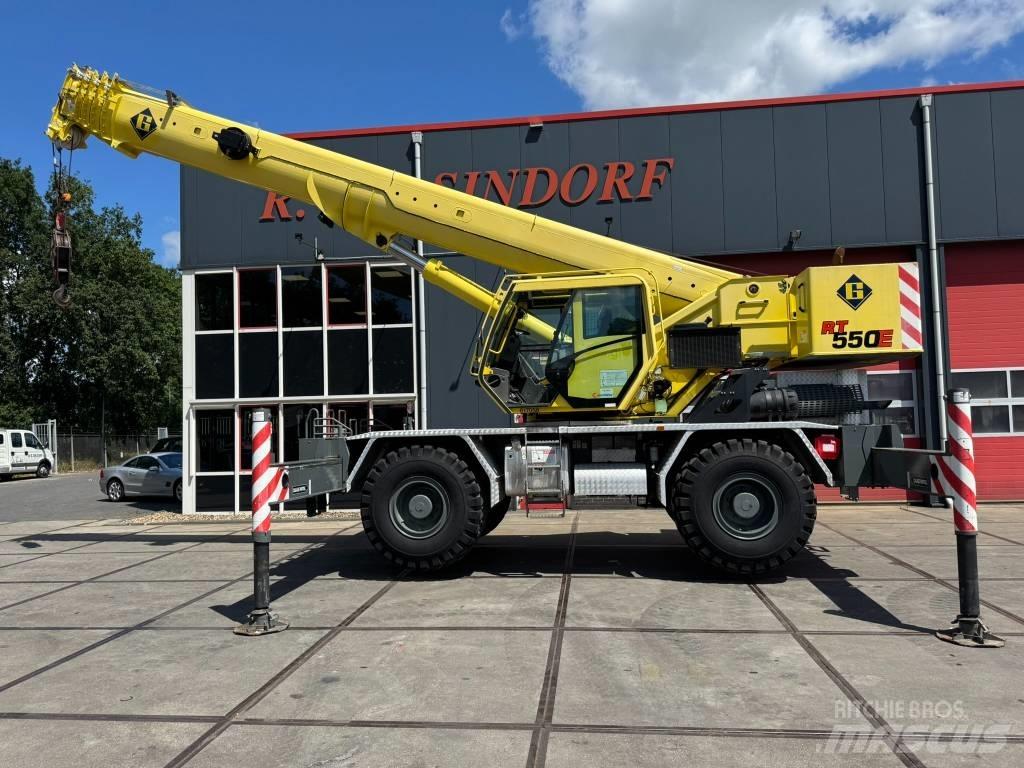 Grove RT 550 E Celtņi nelīdzenām virsmām
