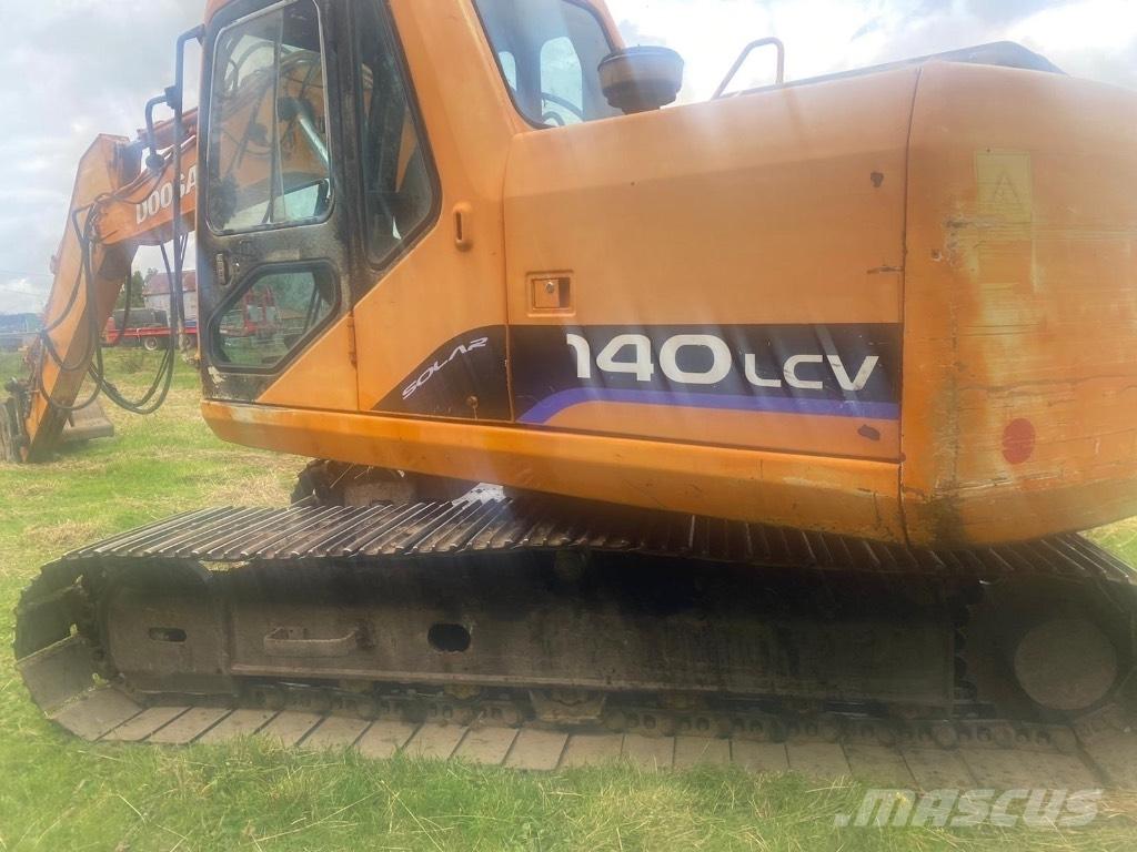 Doosan DX 140 Ekskavatori uz riteņiem