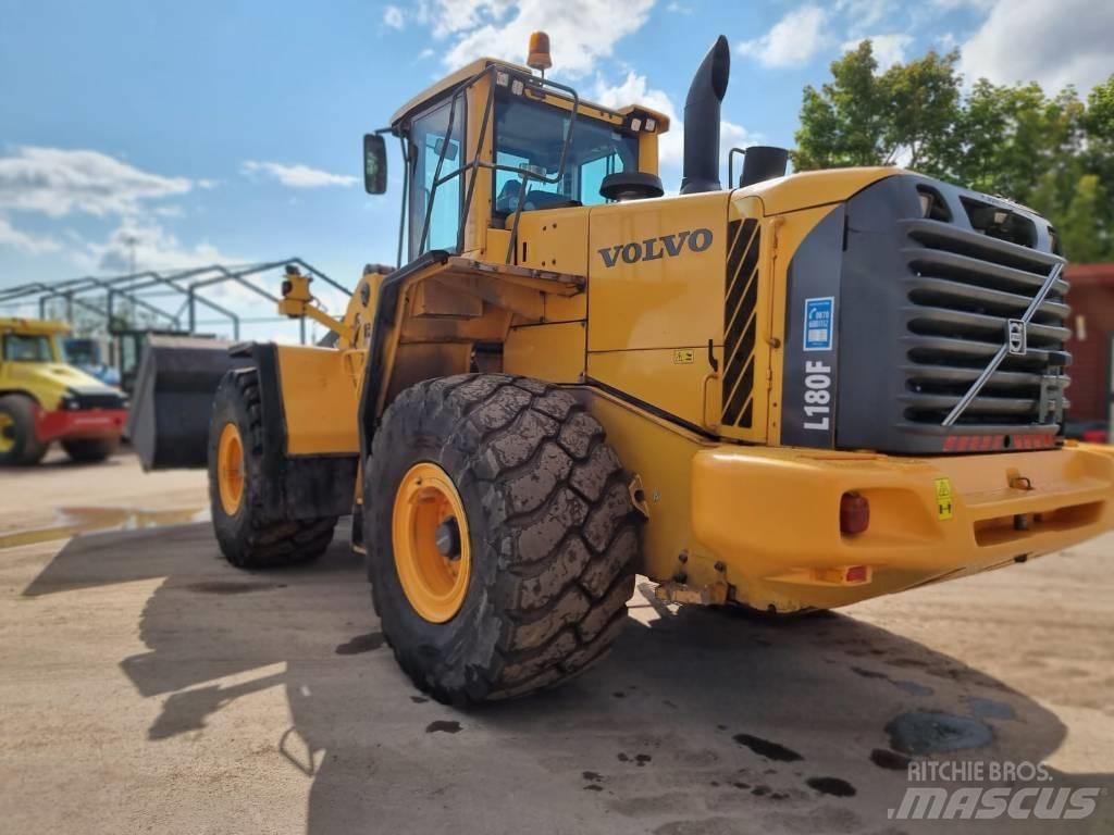 Volvo L 180 F Iekrāvēji uz riteņiem