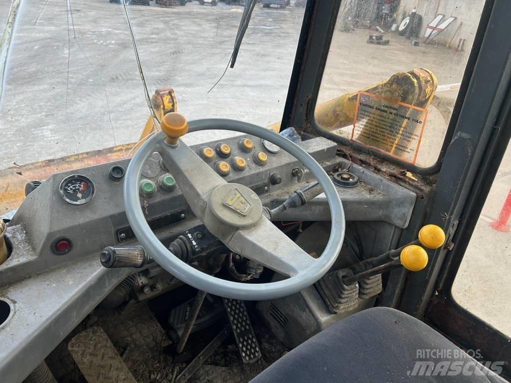JCB 410 Iekrāvēji uz riteņiem